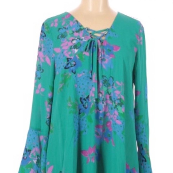 Floral Bell-Arm Flowy Dress - Picture 6 of 6